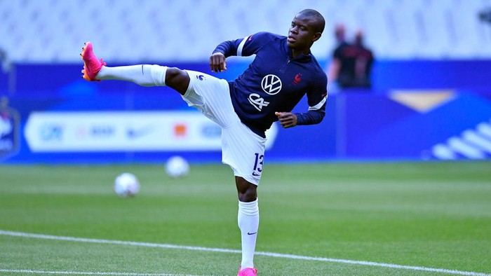 PARIS, FRANCE - JUNE 08: Ngolo Kante of France warms up befofe the international friendly match between France and Bulgaria at Stade de France on June 08, 2021 in Paris, France. (Photo by Aurelien Meunier/Getty Images)