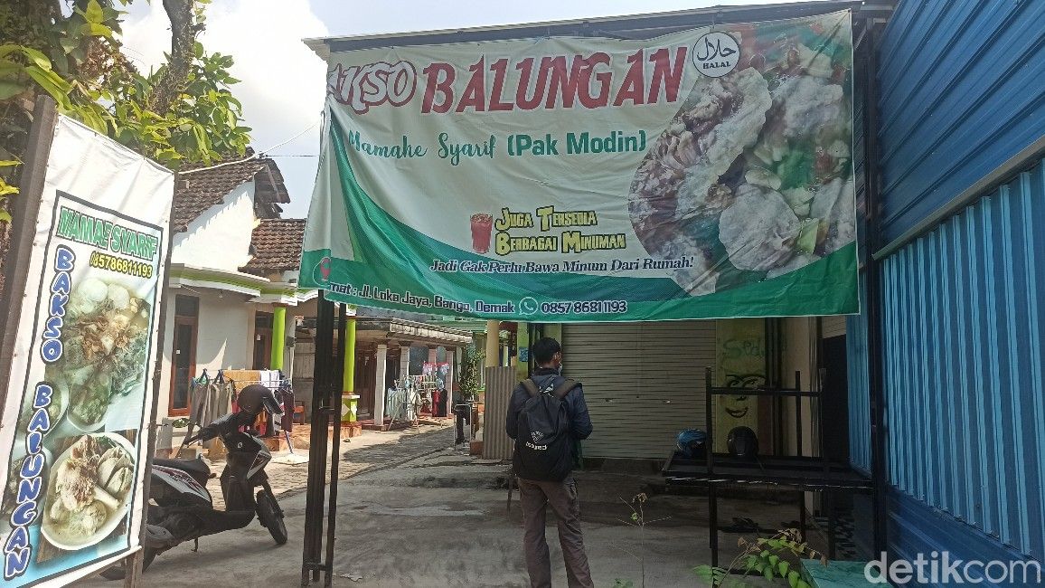 Nyamm! Kenyal Lembut Bakso Sotong Buatan Pak Modin di Demak