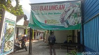 Bakso sotong atau bakso cumi memang tengah jadi tren setahun ke belakang. Banyak penjual bakso menawarkan menu bakso inovatif ini. Seperti halnya Overstars Lobster di Depok, Jawa Barat. Foto: Mochamad Saifudin