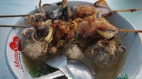 Pemilik rumah makan, Masrokhan mengatakan, dirinya memulai bisnis bakso sotong lantaran di Demak merupakan wilayah pesisir dan hasil tangkapan nelayannya termasuk sotong Foto: Mochamad Saifudin