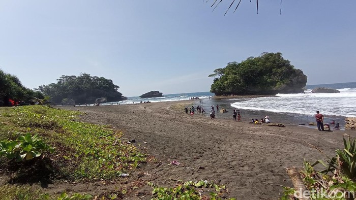 Pamandangan Pantai Madasari Pangandaran