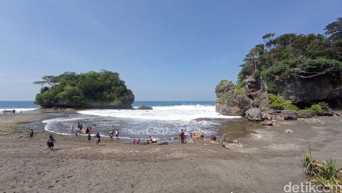 Pamandangan Pantai Madasari Pangandaran