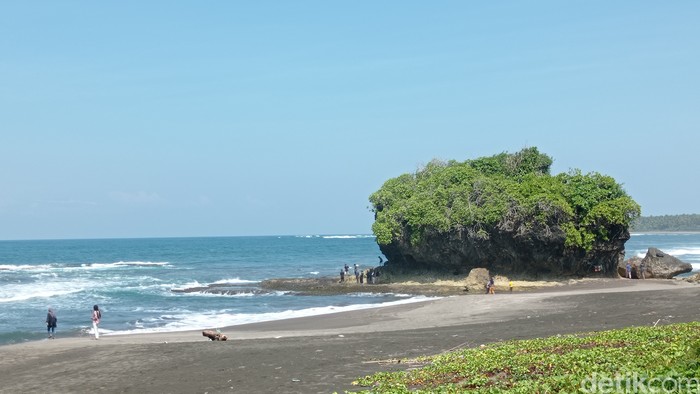 Pamandangan Pantai Madasari Pangandaran