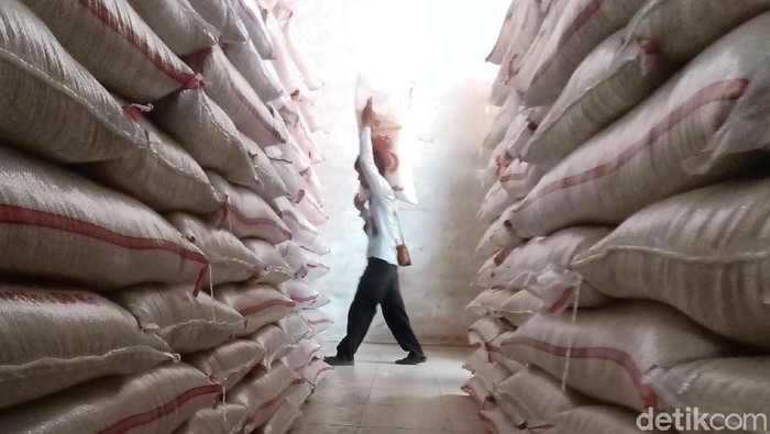 Pedagang Beras di Karawang