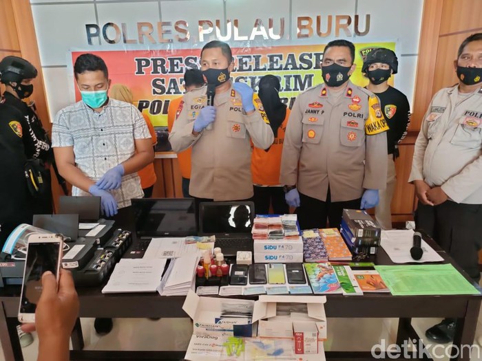 Pemalsuan hasil rapid tes COVID-19 untuk calon penumpang kapal dan pesawat di Pulau Buru, Maluku dibongkar polisi (Muslimin Abbas/detikcom)