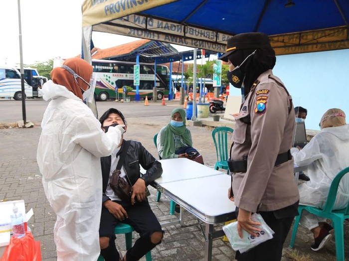 Polda Jatim Sidak Terminal Pastikan Calon Penumpang Non Reaktif