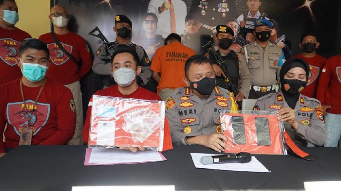 Polresta Mataram menangkap dua pria yang memeras mantan bos dengan modus menyebarkan video porno (dok Istimewa)