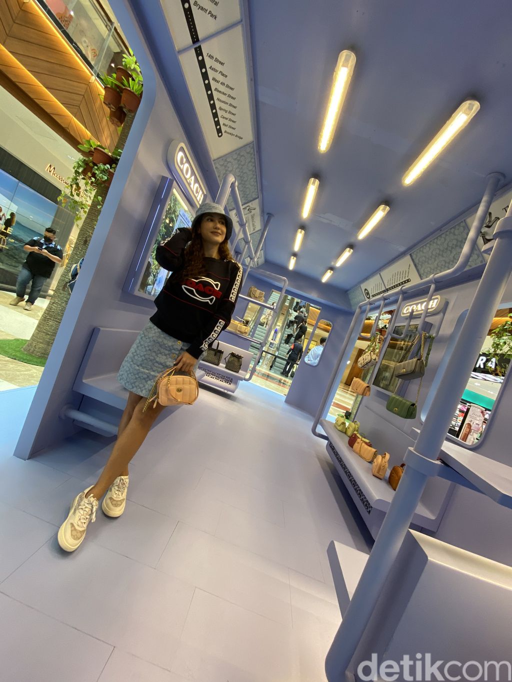 pop-up store Coach Pre-fall 2021