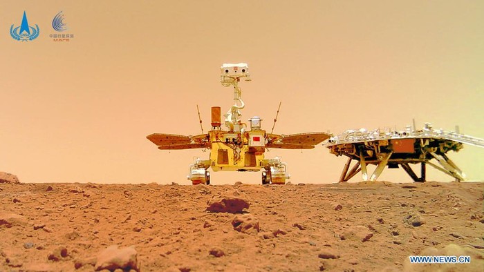 CNSA memamerkan tiga foto baru yang diambil rover Zhurong di Mars