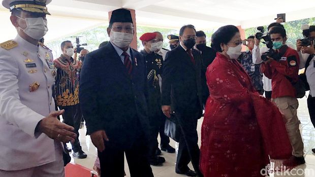 Ketua Umum PDIP Megawati Soekarnoputri resmi menyandang gelar profesor kehormatan. Megawati menyandang gelar profesor bidang ilmu kepemimpinan strategi.