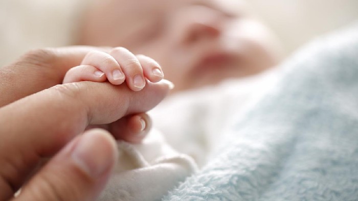 Viral Remaja Putri Melahirkan di Warung, Kok Bisa Lahiran Semudah Itu?