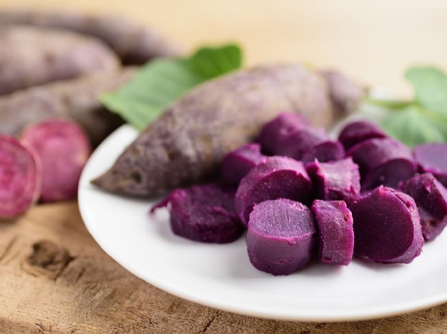 Sliced purple sweet potatoes on plate ready to eating, Healthy food
