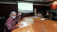 Chandra Asri mendapatkan fasilitas term loan dari Bank Mandiri senilai USD280 juta atau sekitar Rp4 triliun (kurs Rp14.285 per dollar AS) bertenor selama 7 tahun dan fasilitas account receivables financing dengan total limit sebesar Rp1 triliun bertenor 2 tahun yang akan digunakan untuk membiayai operasional Perseroan dalam rangka menunjang rencana ekspansi jangka panjang dan memperkuat pertumbuhan industri petrokimia nasional.