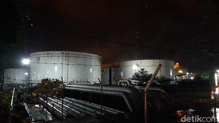 Area kilang Pertamina Cilacap yang kebakaran Jumat (11/6/2021)
