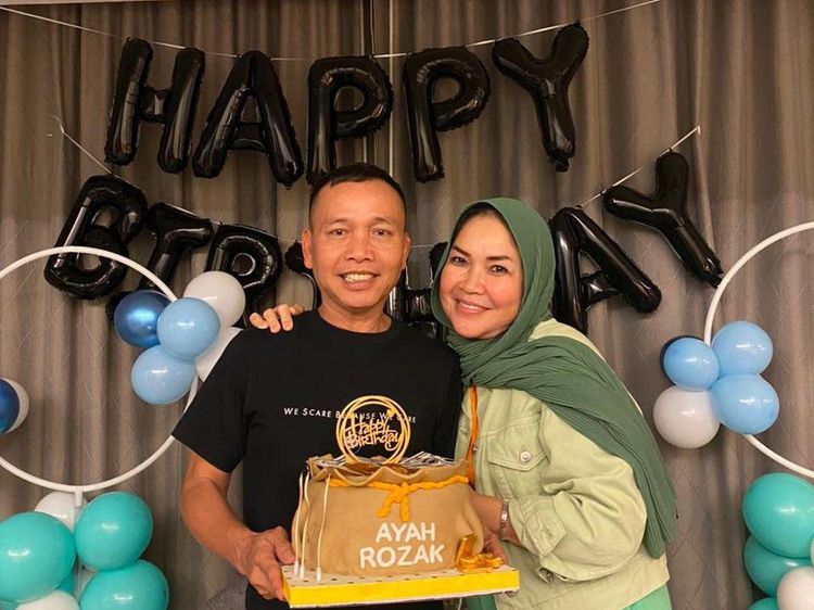 Ayah Ayu Ting Ting Foodies yang Doyan Makan Bareng Keluarga