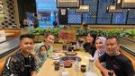 Ayah Ayu Ting Ting Foodies yang Doyan Makan Bareng Keluarga