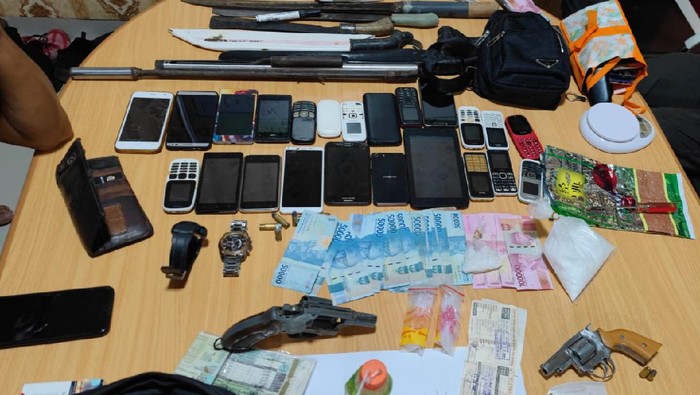 Barang bukti yang disita polisi saat gerebek kampung narkoba di Sumsel