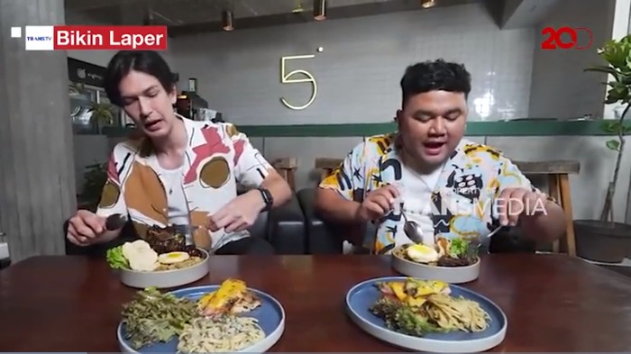 Bikin Laper! Dimas Beck Makan Nasi Goreng Buntut yang Komplet Mantap