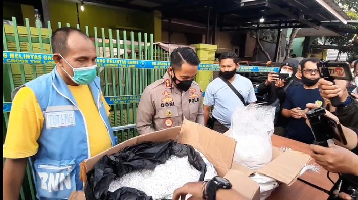 BNN dan polisi gerebek pabrik rumahan di tasikmalaya