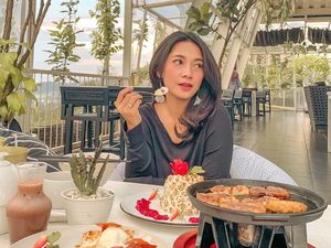 Momen Dinda Kirana Ngopi Cantik dan Makan BBQ