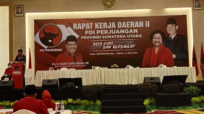 Djarot saat membuka Rapat Kerja Daerah PDIP Sumut