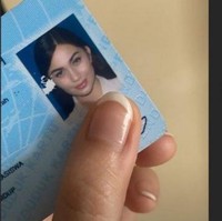 Tak seperti kebanyakan foto KTP yang dianggap sebagai foto aib, foto Ariel Tatum justru terlihat cantik menawan. Tampil totalitas, Ariel tampak memulas alis, bibir, dan wajahnya dengan makeup. Rambutnya juga tampak ditata dengan begitu rapi. Foto: Instagram