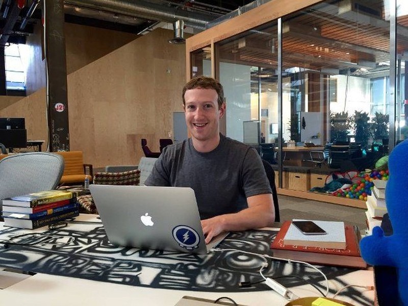 fotoinet Potret Sederhana Pendiri Facebook Mark Zuckerberg