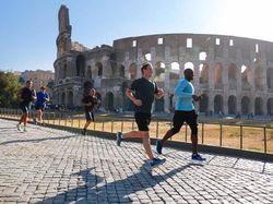 Kehidupan Mark Zuckerberg Terlihat Sederhana, Padahal...