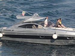 Kehidupan Mark Zuckerberg Terlihat Sederhana, Padahal...