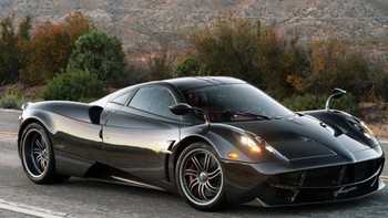 Kabarnya, Zuck juga memiliki mobil sport mewah asal Italia, Pagani Huayra yang harganya tembus USD 1 juta. (istimewa/therichest)