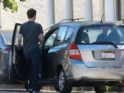 Kehidupan Mark Zuckerberg Terlihat Sederhana, Padahal...