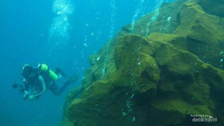 Gunung Berapi Sangihe Gunung berapi di dalam laut