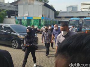 Menkes-Menlu Melayat Istri Menkumham di Rumah Duka Sentosa RSPAD