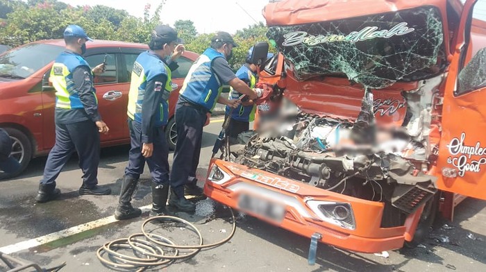 Kecelakaan di Exit Tol Rawamangun