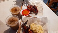 Menu yang paling favorit dari Kepak Madu Mael adalah Kepak Duo (Rp 28 ribu) dan Kepak Trio (Rp 30 ribu). Ada juga Milo KL yang menjadi minuman favorit di sini. Foto: detikFood/Yenny Mustika Sari