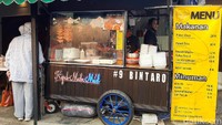Di Kawasan Bintaro Sektor 1, ada hidangan sayap ayam pedas manis ala Malaysia yang viral. Namanya Kepak Madu Mael. Foto: detikFood/Yenny Mustika Sari