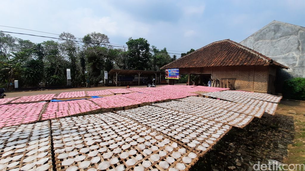 Asal Usul Kerupuk RO, Kerupuk Pink Terkenal dari Purwarkarta