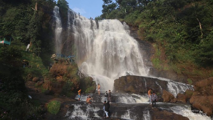 suasana curug cikondang