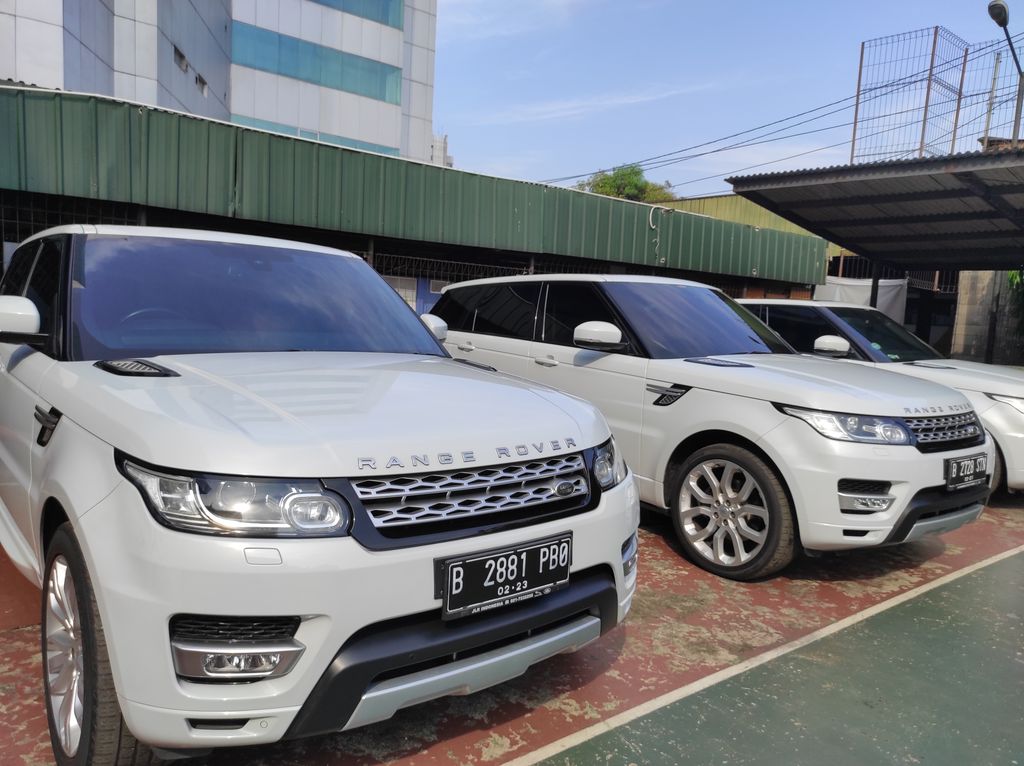 Mobil barang sitaan kasus ASABRI dipamerkan ke publik jelang lelang