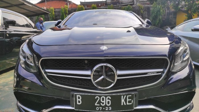 Mobil barang sitaan kasus ASABRI dipamerkan ke publik jelang lelang