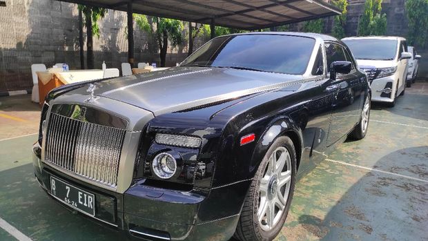 Mobil barang sitaan kasus ASABRI dipamerkan ke publik jelang lelang