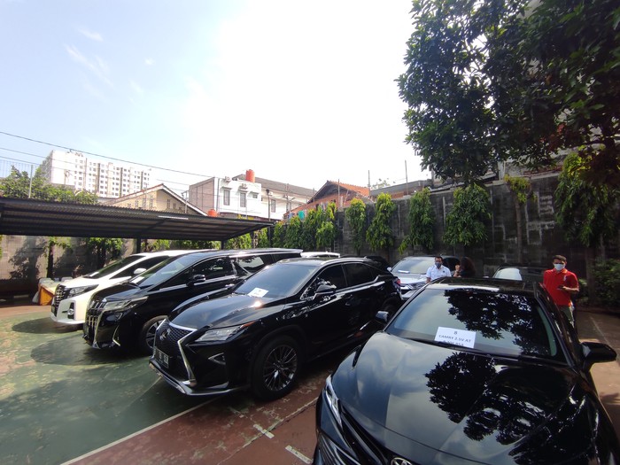 Mobil barang sitaan kasus ASABRI dipamerkan ke publik jelang lelang