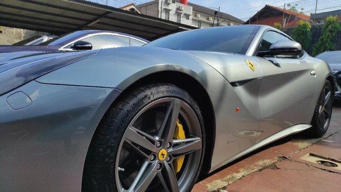 Mobil barang sitaan kasus ASABRI dipamerkan ke publik jelang lelang