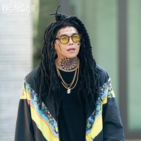 “Aku ingin meminta maaf kepada orang yang tersinggung dengan penampilan karakter tersebut,” tulis pemilik nama lain Danny Park. Hingga saat ini, tim produksi The Penthouse 3 belum angkat bicara. Foto: dok. SBS