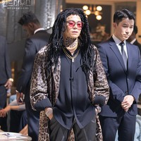 Sang aktor pernah tinggal di New York selama 15 tahun. Karena itu, penonton The Penthouse 3 yakin Park Eun Seok paham akan isu cultural appropriation sebagai minoritas di sana. Foto: dok. SBS