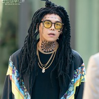 Penonton semakin geram lantaran para pemain The Penthouse 3 berpartisipasi dalam kampanye anti-rasisme. Mereka juga kecewa dengan Park Eun Seok yang tak mencegah tim produksi. Foto: dok. SBS