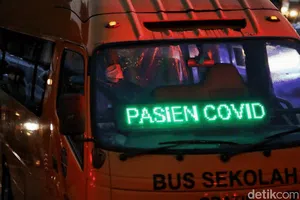 Foto Populer Sepekan: Antrean BTS Meal-Klaster COVID-19 Kian Bertambah