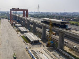 Biaya Bengkak! Malaysia Batalkan Proyek Kereta Cepat, Jokowi Malah Lanjut Pakai APBN