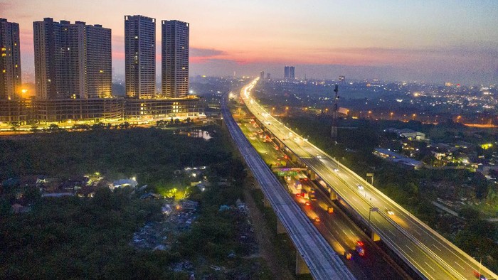Progres pembangunan proyek kereta cepat Jakarta-Bandung sampai minggu pertama Juni 2021 telah mencapai 74,5%. Sejauh ini, proses pemasangan Box Girder proyek tersebut dari Casting Yard 1 arah Bandung telah berhasil dirampungkan di akhir bulan Mei lalu.