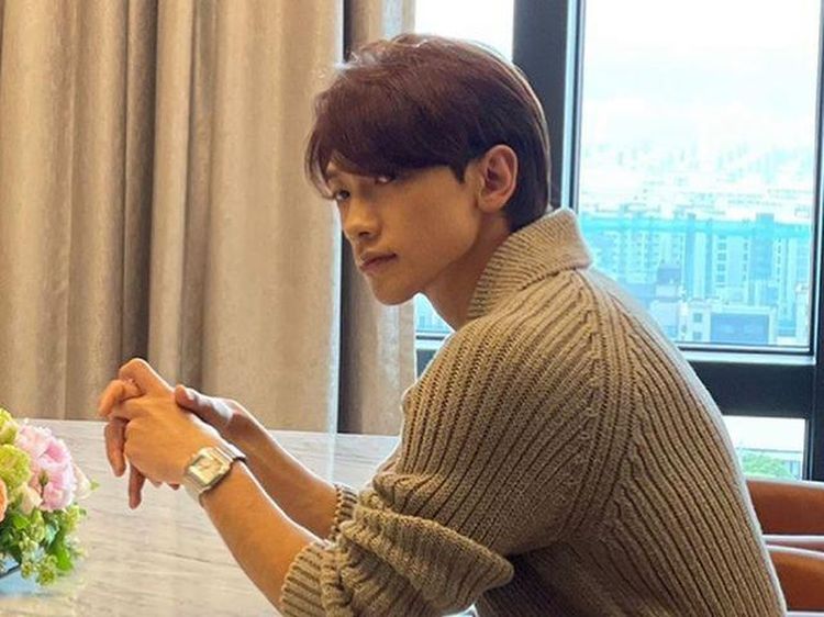 Potret Aktor Rain Bertransformasi Jadi Santa demi Anak